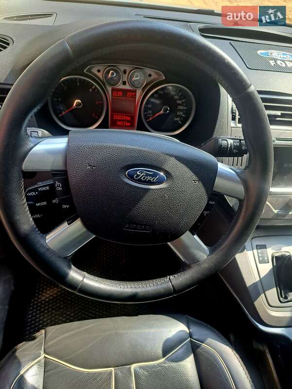 Внедорожник / Кроссовер Ford Kuga 2011 в Вараше