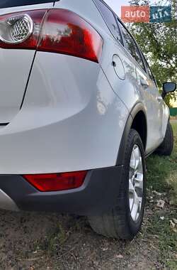 Внедорожник / Кроссовер Ford Kuga 2012 в 
