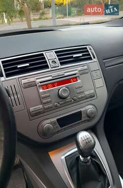 Внедорожник / Кроссовер Ford Kuga 2012 в 
