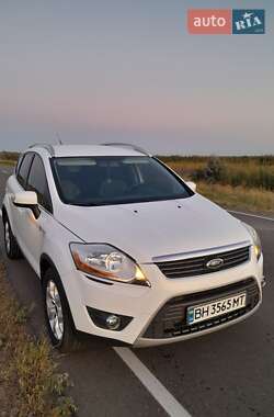 Внедорожник / Кроссовер Ford Kuga 2012 в 