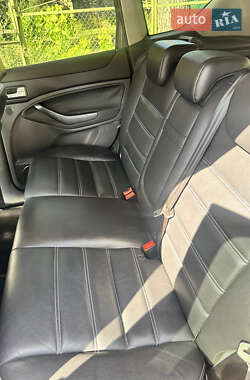 Внедорожник / Кроссовер Ford Kuga 2012 в 