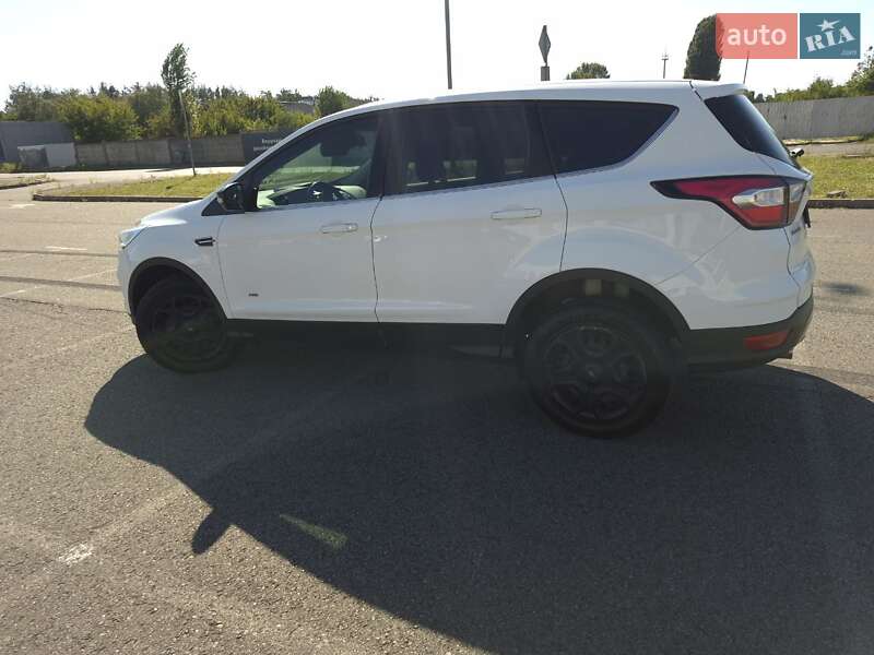Внедорожник / Кроссовер Ford Kuga 2017 в Киеве