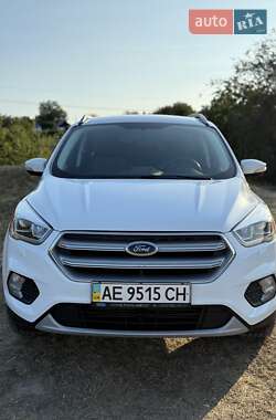 Внедорожник / Кроссовер Ford Kuga 2016 в 