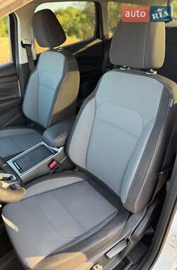 Внедорожник / Кроссовер Ford Kuga 2016 в 