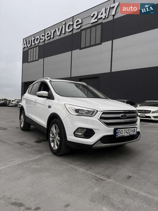 Внедорожник / Кроссовер Ford Kuga 2019 в Львове