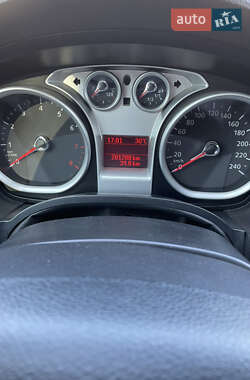 Внедорожник / Кроссовер Ford Kuga 2010 в 