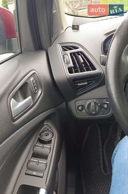 Внедорожник / Кроссовер Ford Kuga 2015 в 