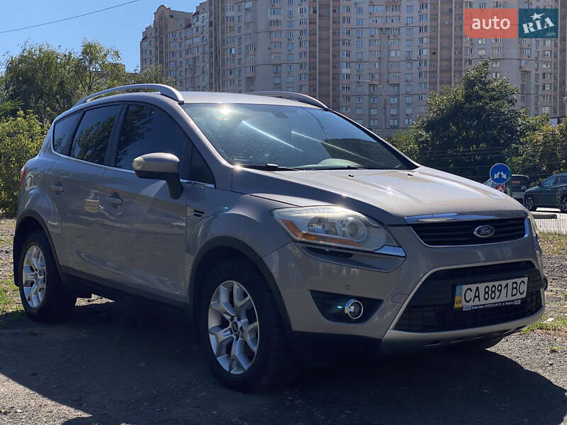 Внедорожник / Кроссовер Ford Kuga 2011 в 