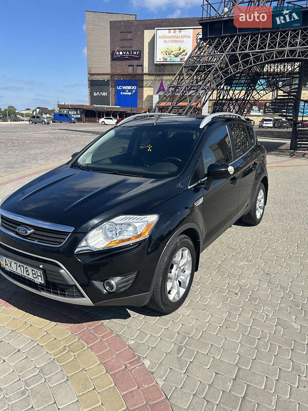 Внедорожник / Кроссовер Ford Kuga 2010 в 
