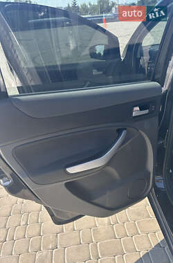 Внедорожник / Кроссовер Ford Kuga 2010 в 