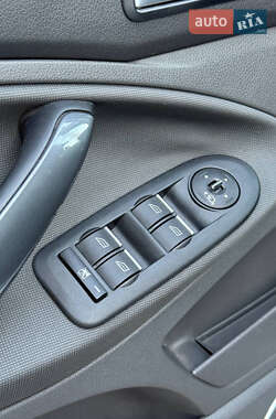 Внедорожник / Кроссовер Ford Kuga 2011 в 