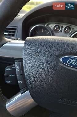 Внедорожник / Кроссовер Ford Kuga 2010 в 