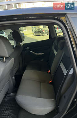 Внедорожник / Кроссовер Ford Kuga 2010 в 