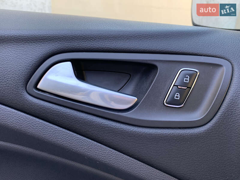 Внедорожник / Кроссовер Ford Kuga 2013 в Николаеве