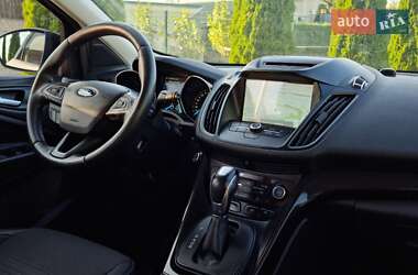 Внедорожник / Кроссовер Ford Kuga 2017 в 