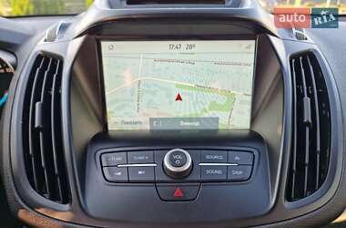 Внедорожник / Кроссовер Ford Kuga 2017 в 