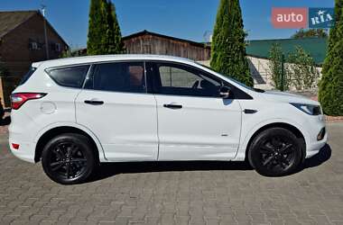 Внедорожник / Кроссовер Ford Kuga 2017 в 