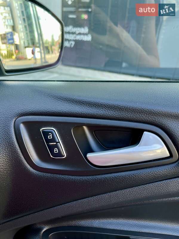 Внедорожник / Кроссовер Ford Kuga 2016 в Тернополе