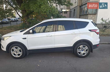 Внедорожник / Кроссовер Ford Kuga 2017 в Яготине