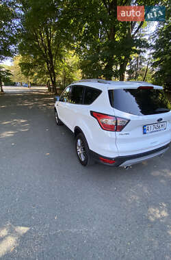 Внедорожник / Кроссовер Ford Kuga 2017 в 