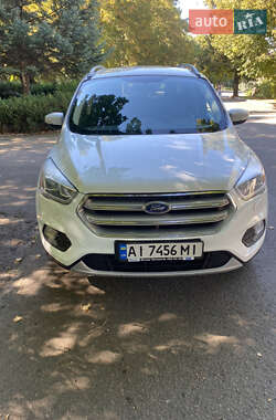 Внедорожник / Кроссовер Ford Kuga 2017 в 