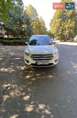 Внедорожник / Кроссовер Ford Kuga 2017 в 
