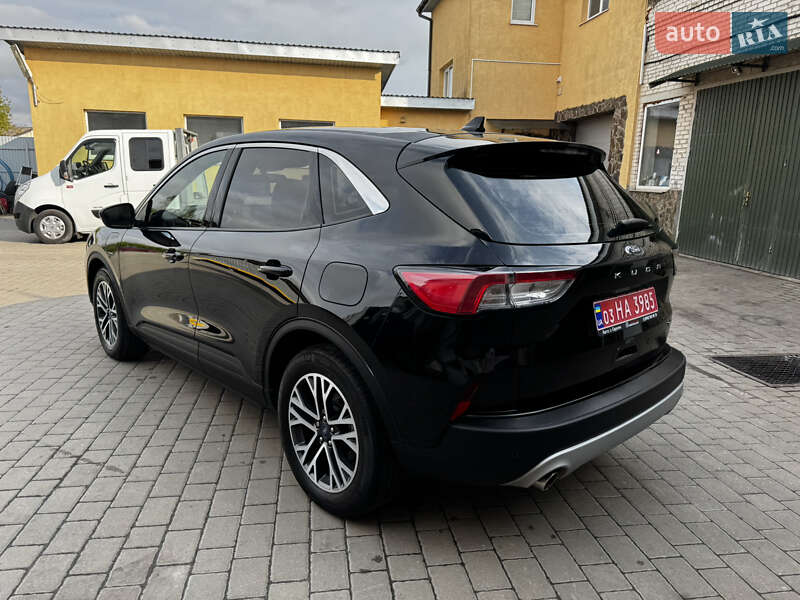 Внедорожник / Кроссовер Ford Kuga 2021 в Бродах