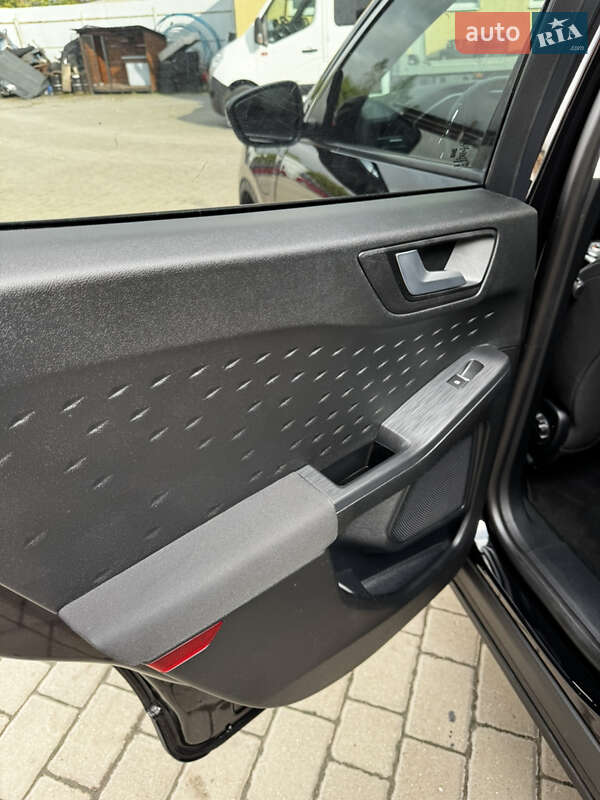 Внедорожник / Кроссовер Ford Kuga 2021 в Бродах