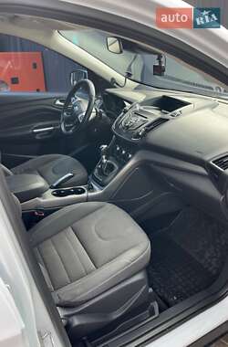 Внедорожник / Кроссовер Ford Kuga 2016 в 