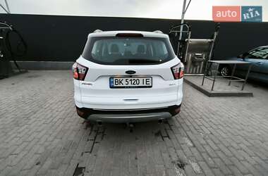 Внедорожник / Кроссовер Ford Kuga 2017 в 