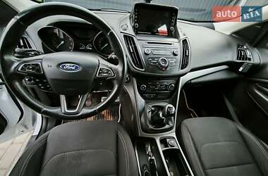 Внедорожник / Кроссовер Ford Kuga 2017 в 