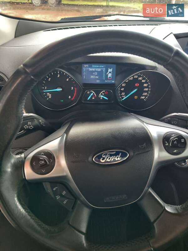 Позашляховик / Кросовер Ford Kuga 2015 в Косові