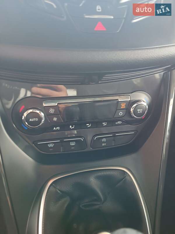 Позашляховик / Кросовер Ford Kuga 2015 в Косові
