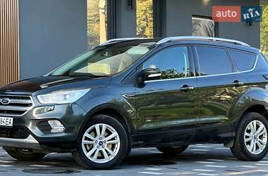 Внедорожник / Кроссовер Ford Kuga 2017 в 