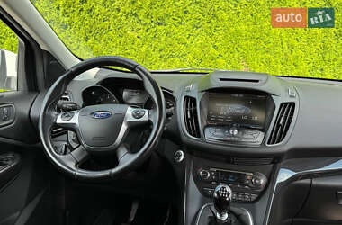 Внедорожник / Кроссовер Ford Kuga 2016 в 