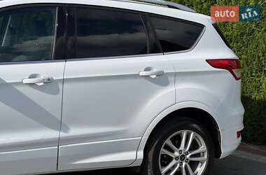 Внедорожник / Кроссовер Ford Kuga 2016 в 
