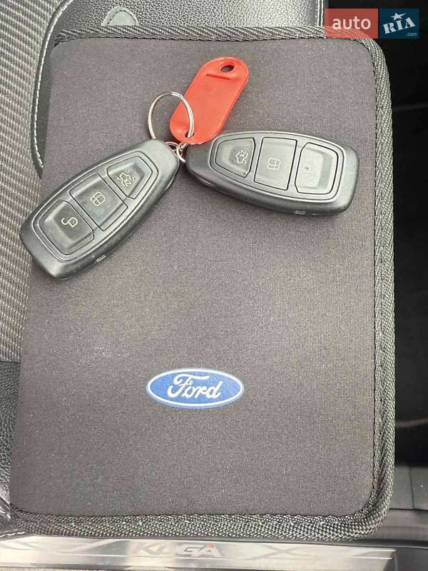 Внедорожник / Кроссовер Ford Kuga 2015 в Луцке