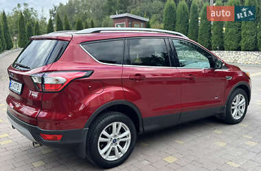 Внедорожник / Кроссовер Ford Kuga 2017 в 