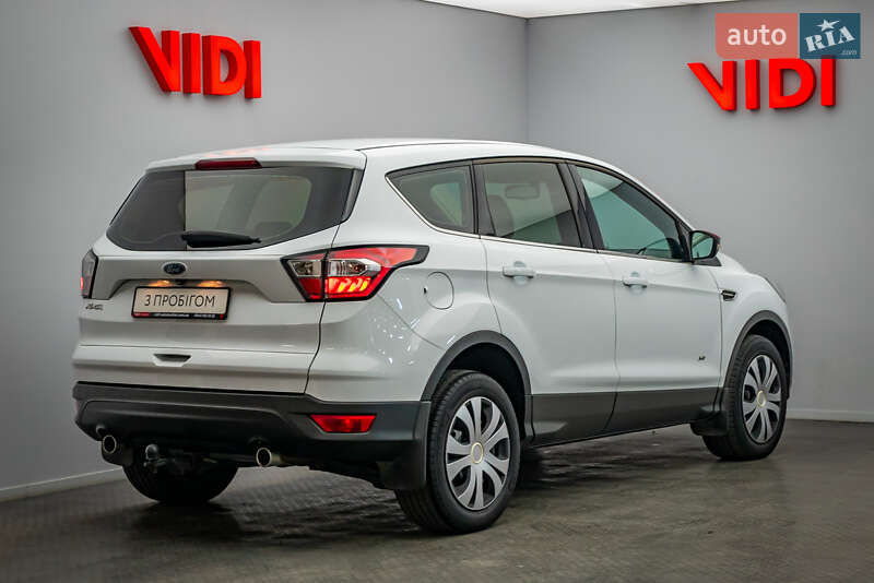 Внедорожник / Кроссовер Ford Kuga 2017 в Киеве