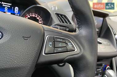 Внедорожник / Кроссовер Ford Kuga 2017 в 