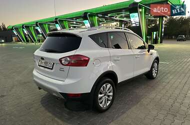 Внедорожник / Кроссовер Ford Kuga 2010 в 