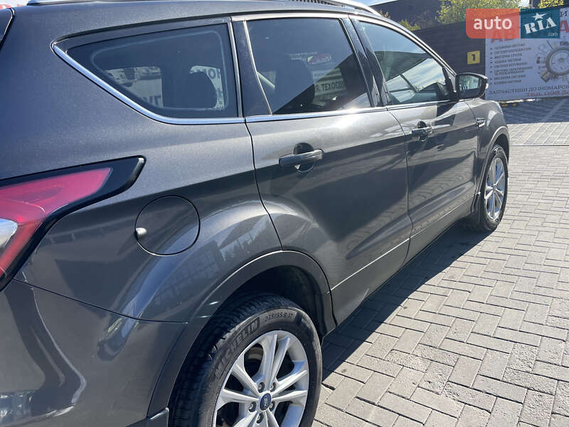 Позашляховик / Кросовер Ford Kuga 2019 в Шепетівці