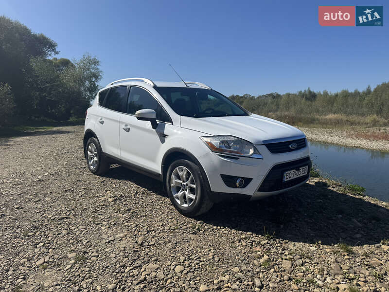 Внедорожник / Кроссовер Ford Kuga 2010 в 