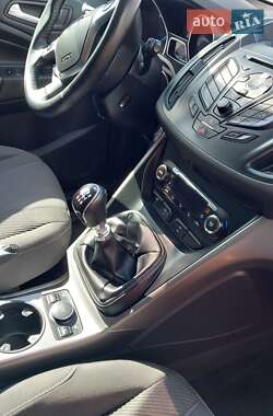 Внедорожник / Кроссовер Ford Kuga 2016 в 