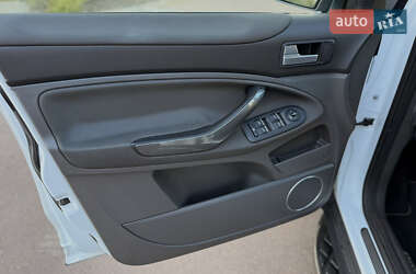 Внедорожник / Кроссовер Ford Kuga 2012 в 