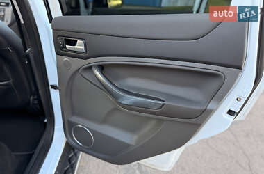 Внедорожник / Кроссовер Ford Kuga 2012 в 