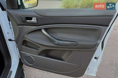 Внедорожник / Кроссовер Ford Kuga 2012 в 