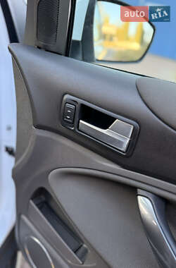 Внедорожник / Кроссовер Ford Kuga 2012 в 