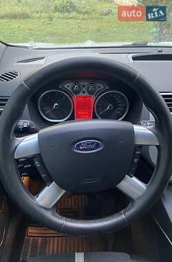 Внедорожник / Кроссовер Ford Kuga 2010 в 
