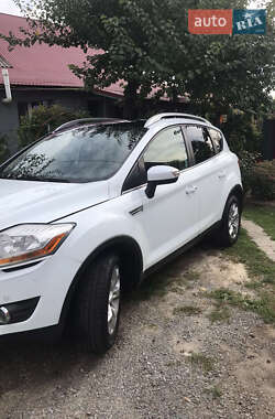Позашляховик / Кросовер Ford Kuga 2010 в 